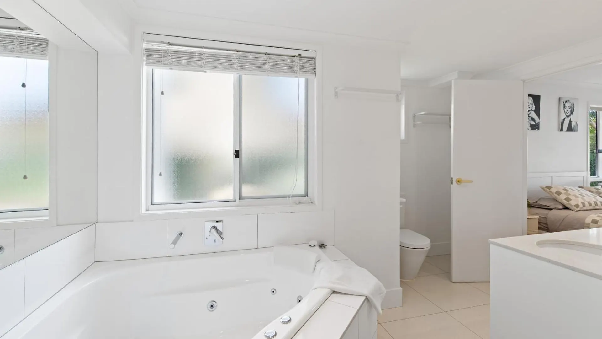 Apartment Westlake Getaway - Relaxing Pool & Golf Links Australia