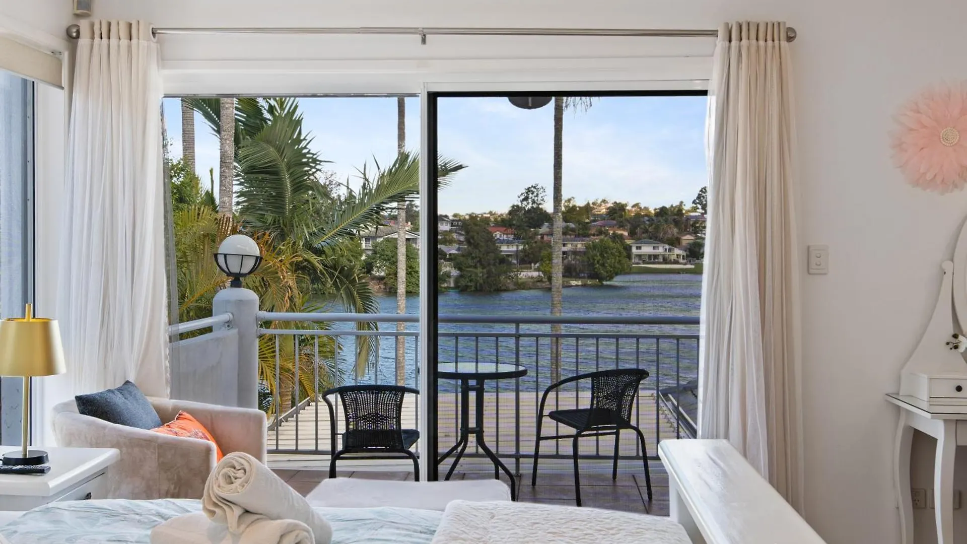 Westlake Getaway - Relaxing Pool & Golf Links
