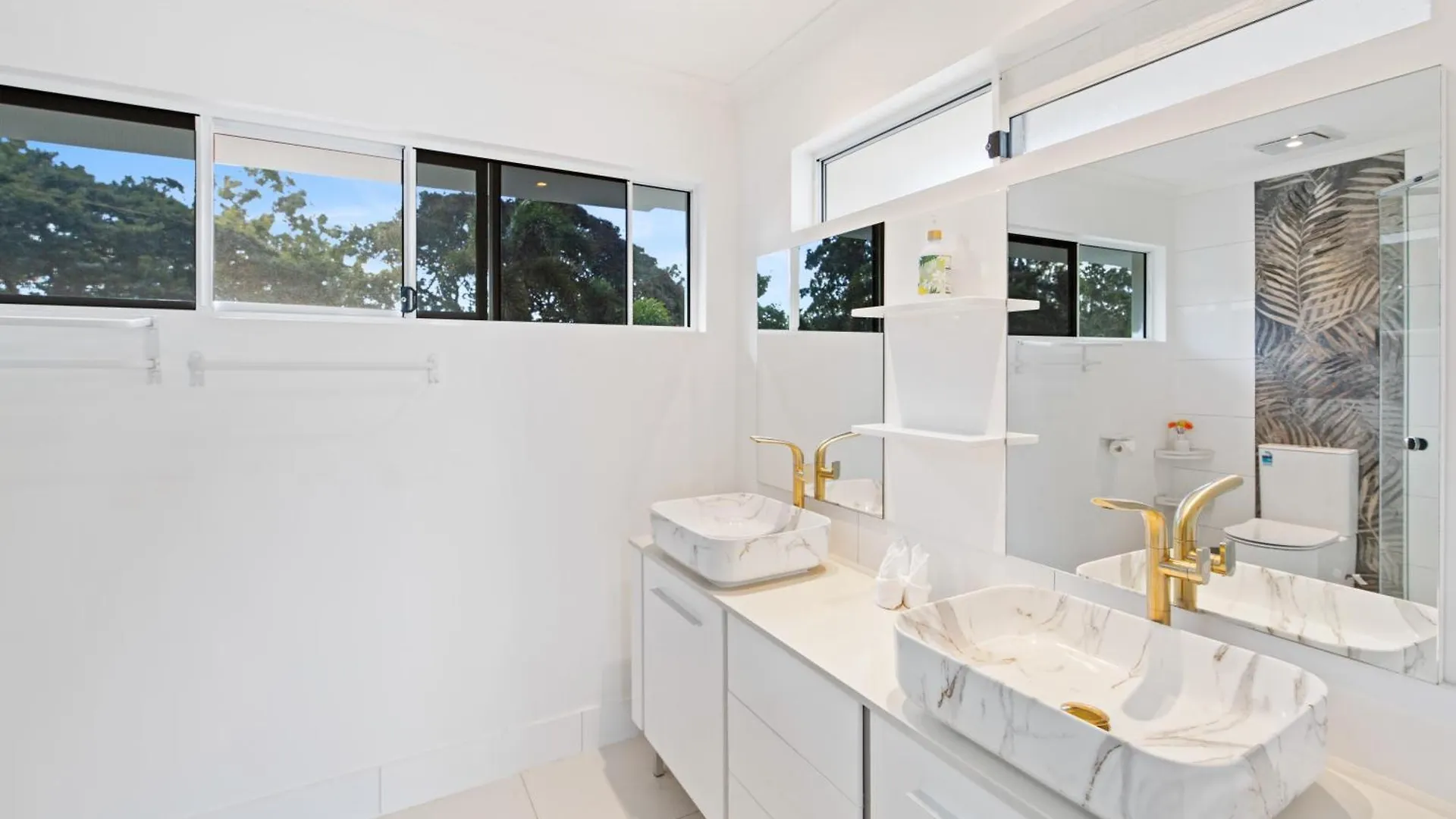 Apartment Westlake Getaway - Relaxing Pool & Golf Links
