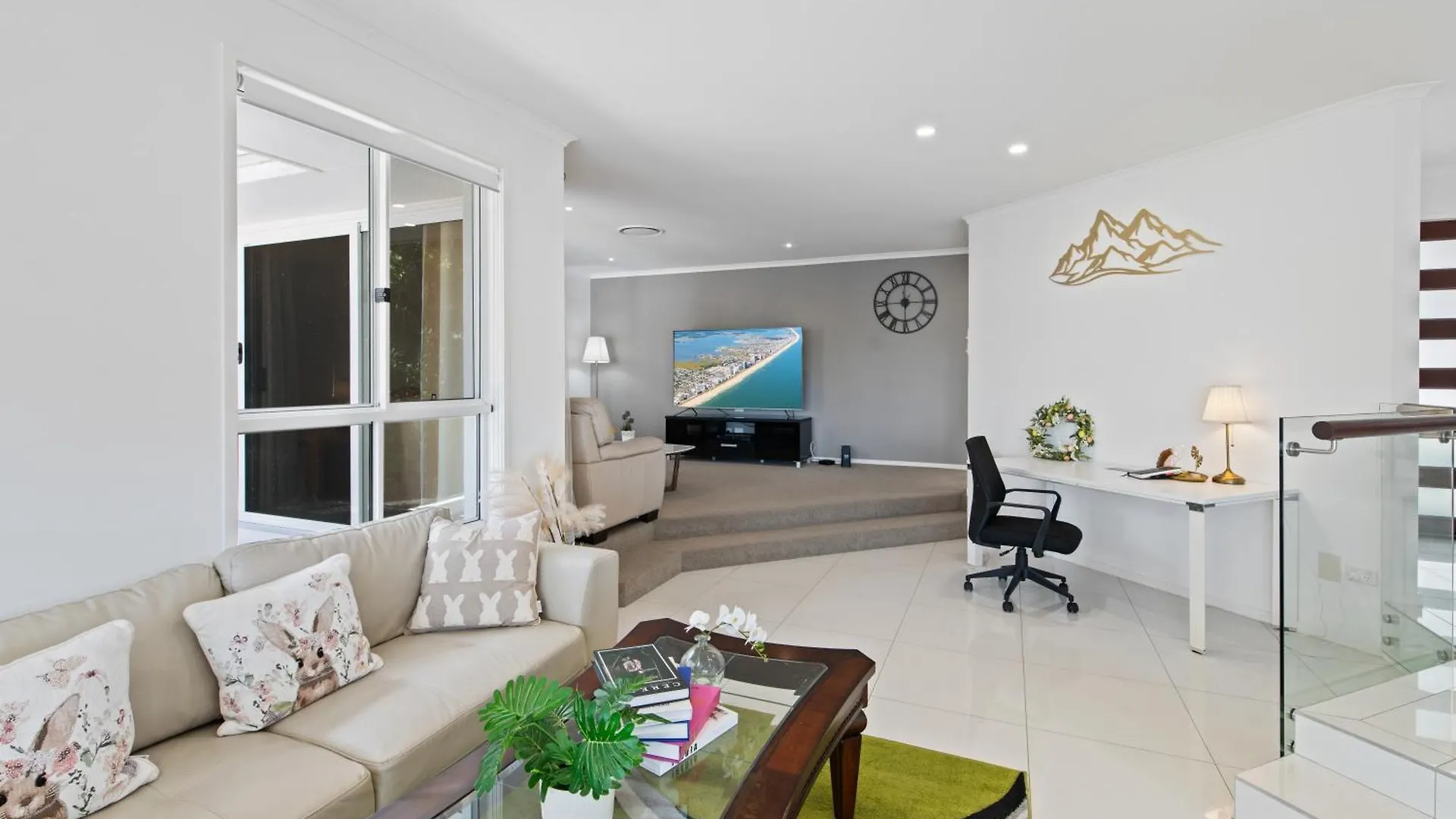Westlake Getaway - Relaxing Pool & Golf Links Apartment
