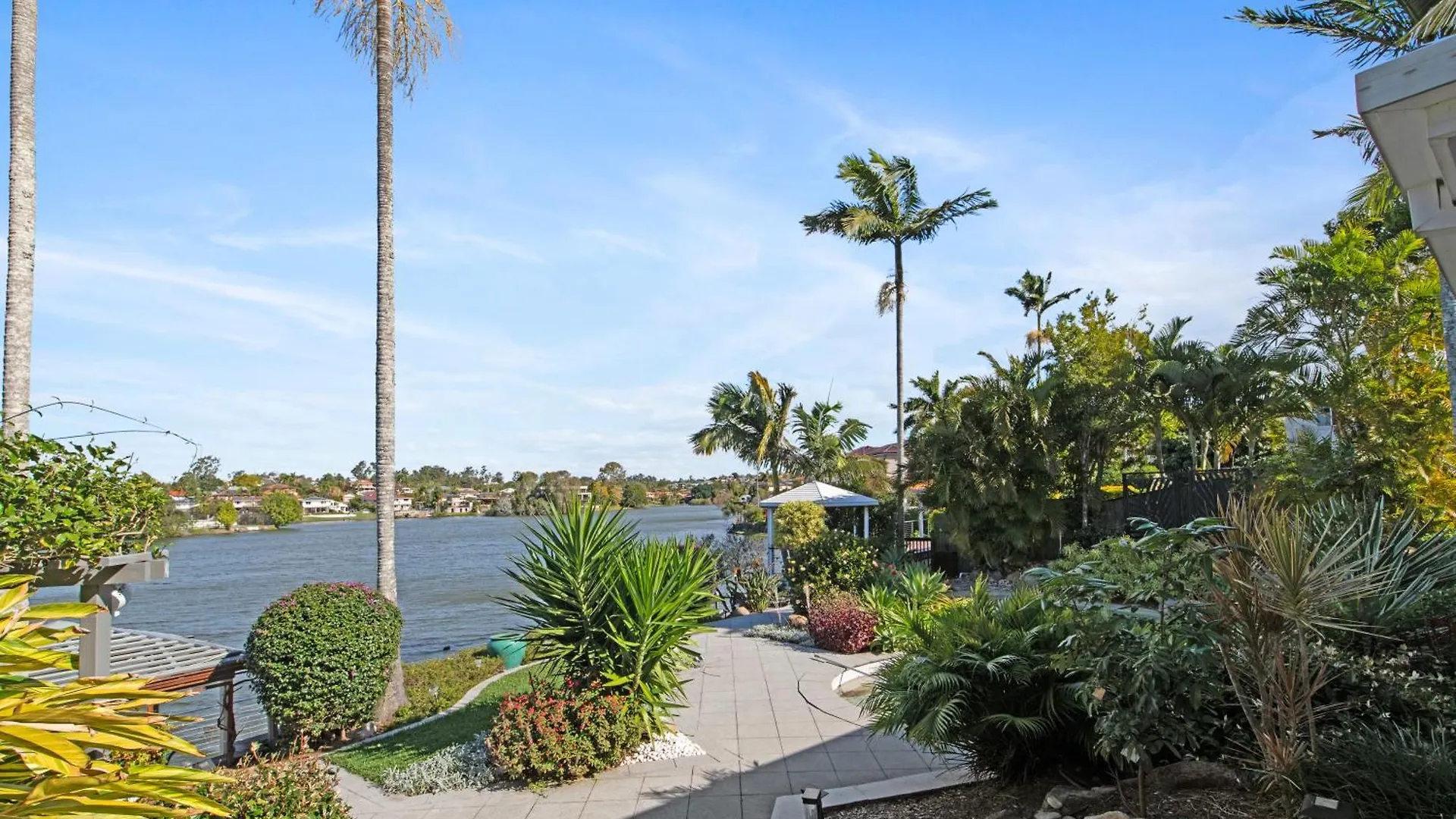 Westlake Getaway - Relaxing Pool & Golf Links Apartment