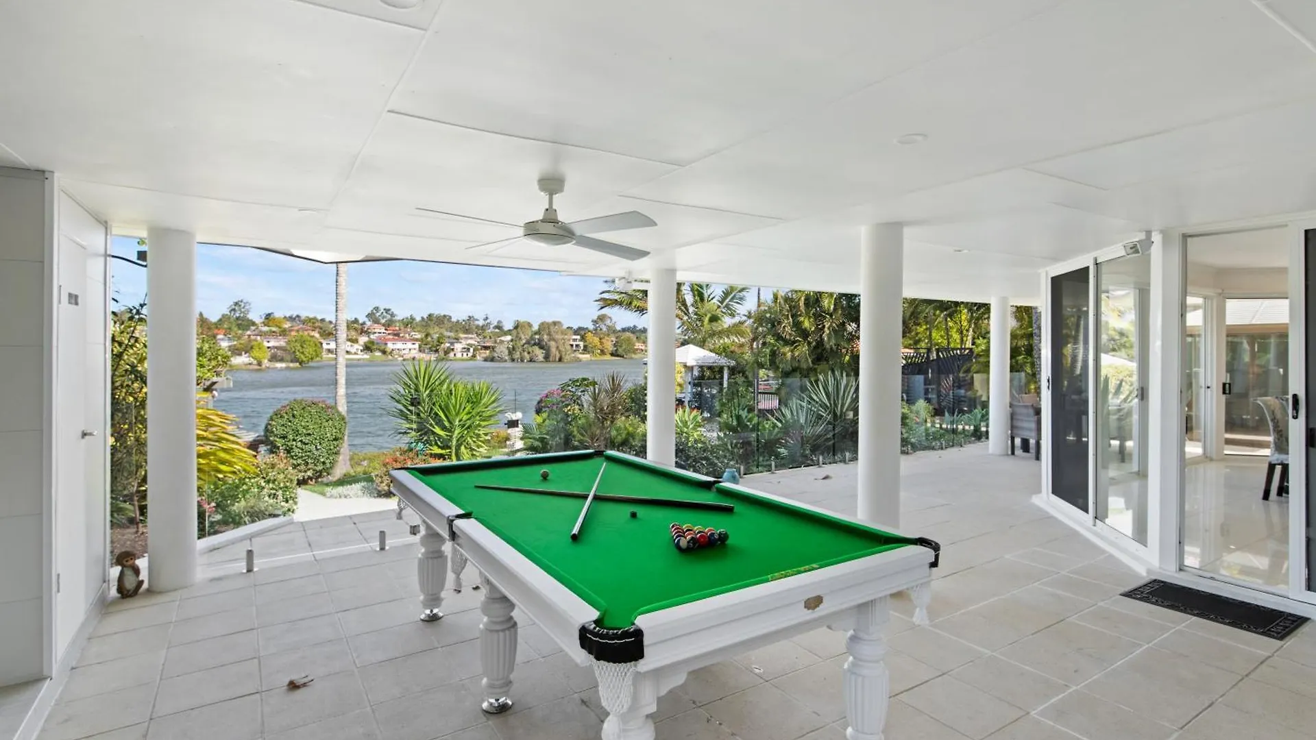 Westlake Getaway - Relaxing Pool & Golf Links Apartment
