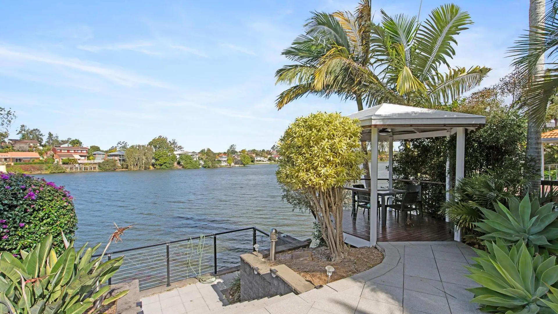 Westlake Getaway - Relaxing Pool & Golf Links Apartment